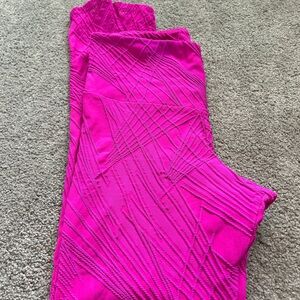 Onzie Vibrant Pink Textured Leggings size small
